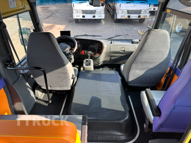 현대 버스 39인승 13