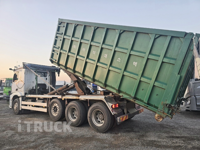 벤츠 아록스 암롤 24톤 오토 앞축 30루베 2