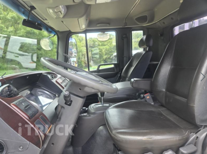 현대 메가트럭 250 단바리 카고 5톤 오토 11