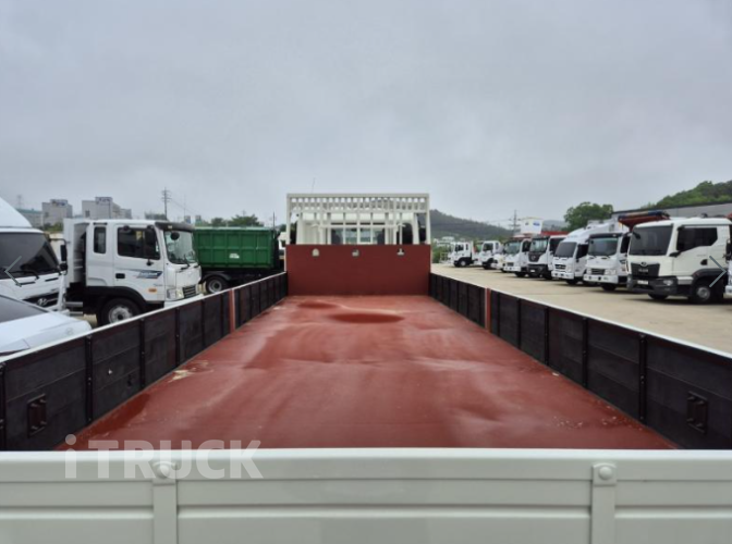 현대 메가트럭 260 후축 카고 5톤 수동 8