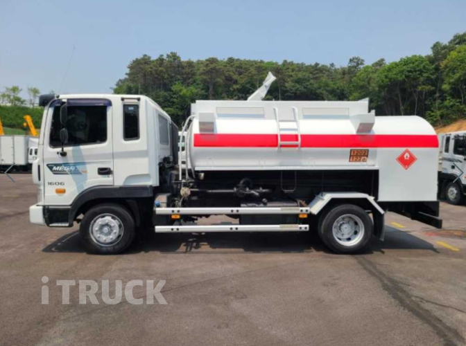 현대 탱크로리 메가트럭 5,000L 수동 8