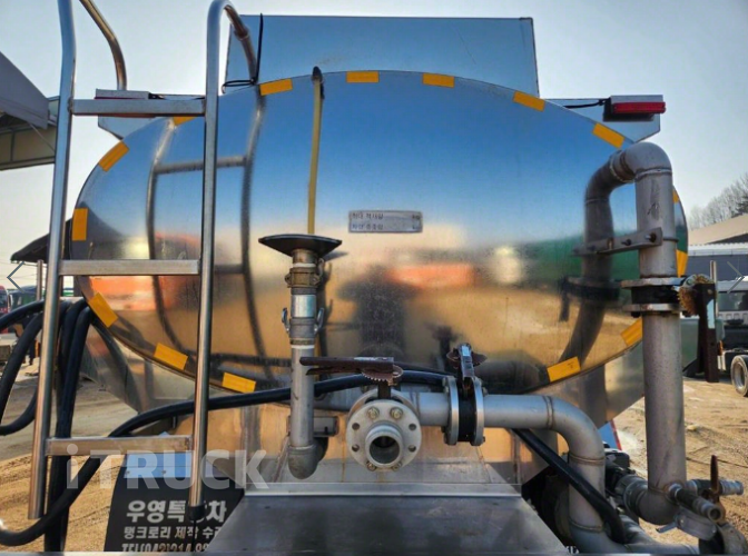 현대 살수차 뉴파워트럭 스텐탱크 8,000L 수동 8