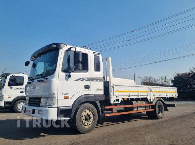 현대 메가트럭 260 단바리 카고 5톤 수동