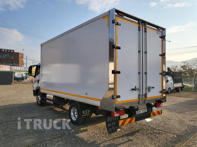 타타대우 더쎈 4톤 광폭 냉동탑 5