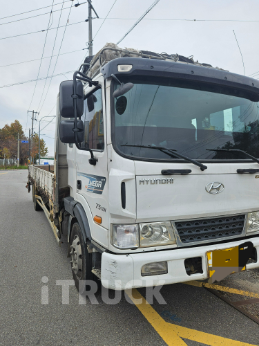 현대 메가트럭 280 후축 카고 4.5톤 수동 1