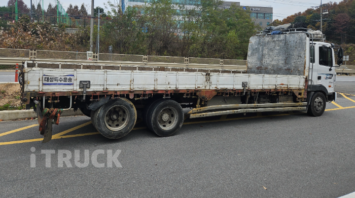 현대 메가트럭 280 후축 카고 4.5톤 수동 4