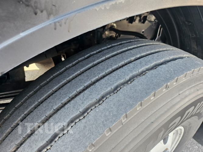 현대 트라고 520 앞축 카고 25톤 오토 7