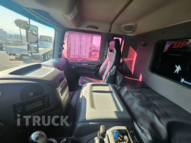 현대 트라고 520 앞축 카고 25톤 오토 13