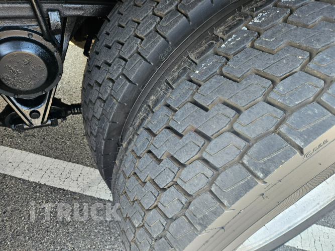 현대 트라고 520 앞축 카고 25톤 오토 8