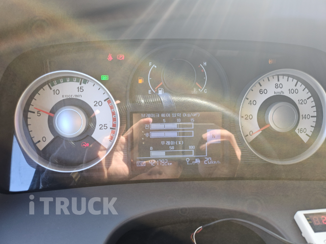 현대 트라고 520 앞축 카고 25톤 오토 16