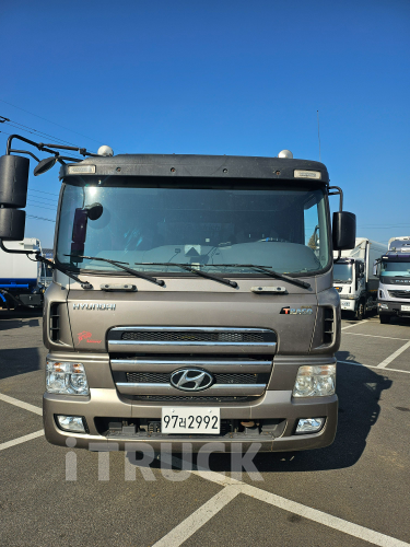 현대 트라고 520 앞축 카고 25톤 오토 2