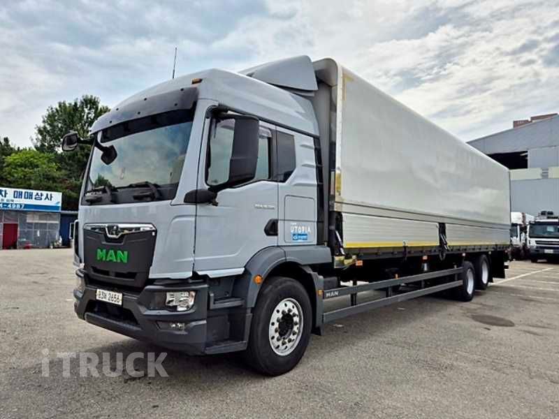 만 320 후축 윙바디 12.5톤 오토 2