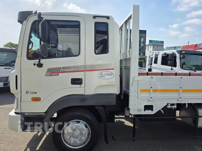 현대 메가트럭 260 앞축 카고 7.5톤 수동 6