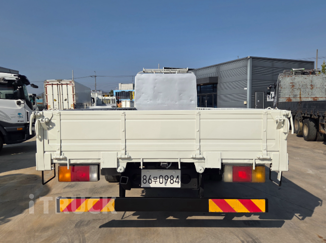 현대 메가트럭 270 후축 카고 4.5톤 수동 4