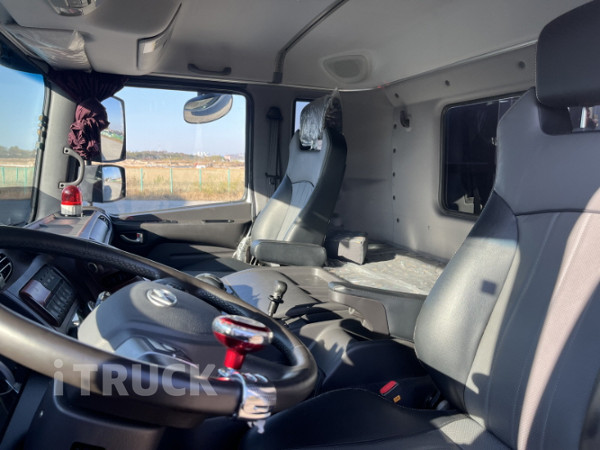 현대 메가트럭 와이드캡 300 후축 윙바디 8톤 수동 9