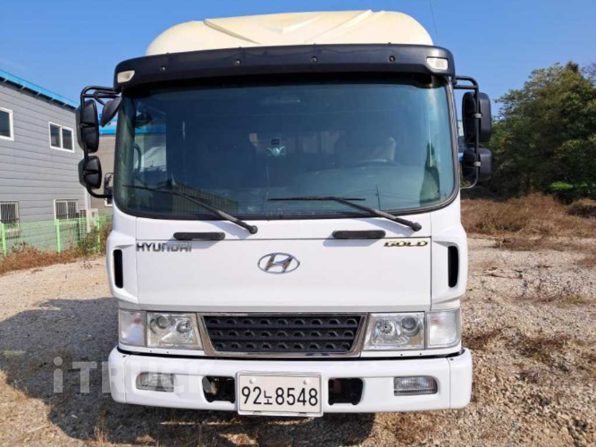 현대 메가트럭 280 앞축 카고 4.5톤 수동 2