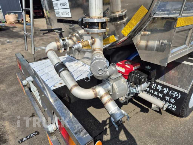 현대 살수차 메가트럭 스텐탱크 8,000L 수동 5