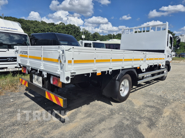 현대 메가트럭 260 단바리 카고 4.5톤 수동 3