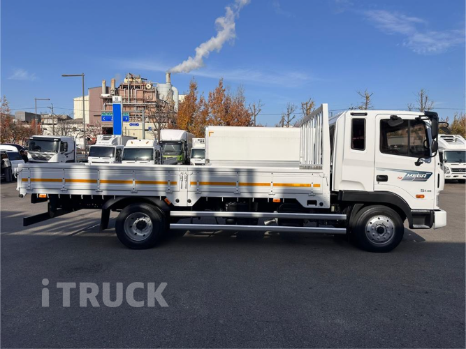 현대 메가트럭 250 단바리 카고 4.5톤 오토 2