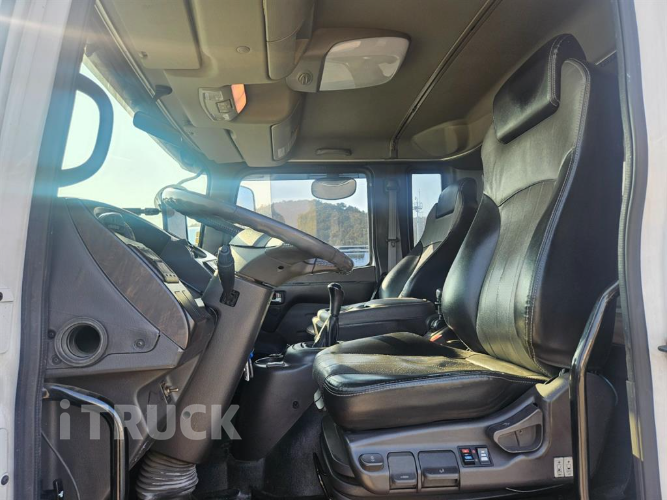 현대 메가트럭 280 단바리 카고 4.5톤 수동 11