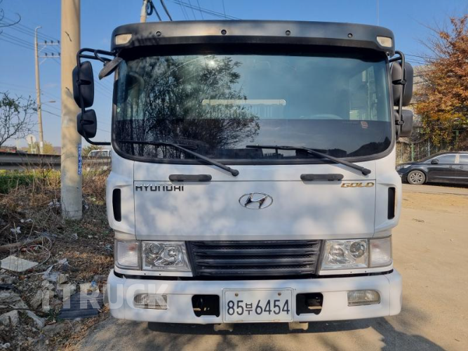 현대 메가트럭 270 단바리 카고 4.5톤 수동 1