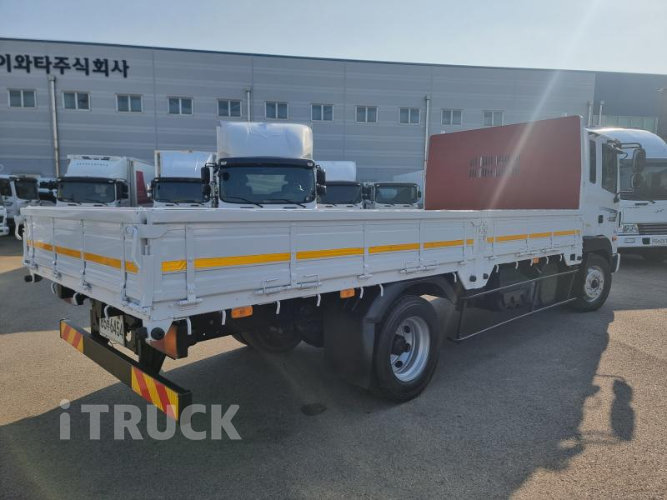 현대 메가트럭 270 단바리 카고 4.5톤 수동 1