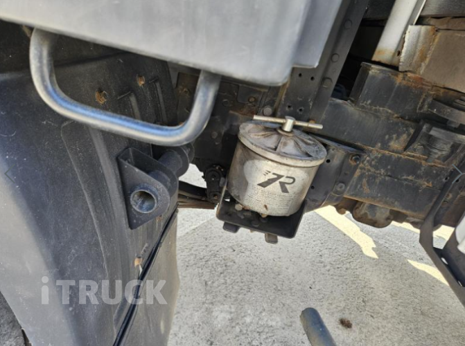 현대 메가트럭 235 단바리 카고 5톤 수동 9