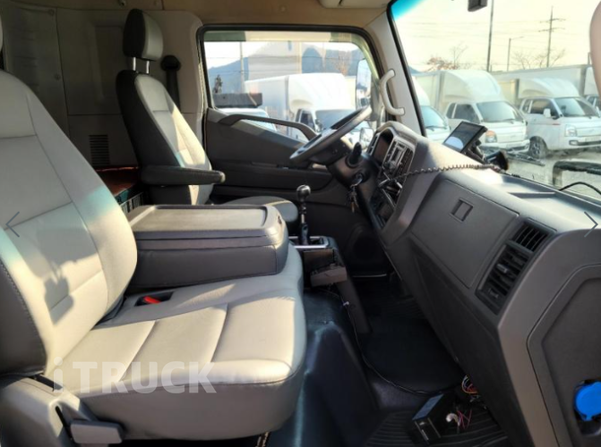 현대 올뉴마이티 3.5톤 광폭 냉동탑 9