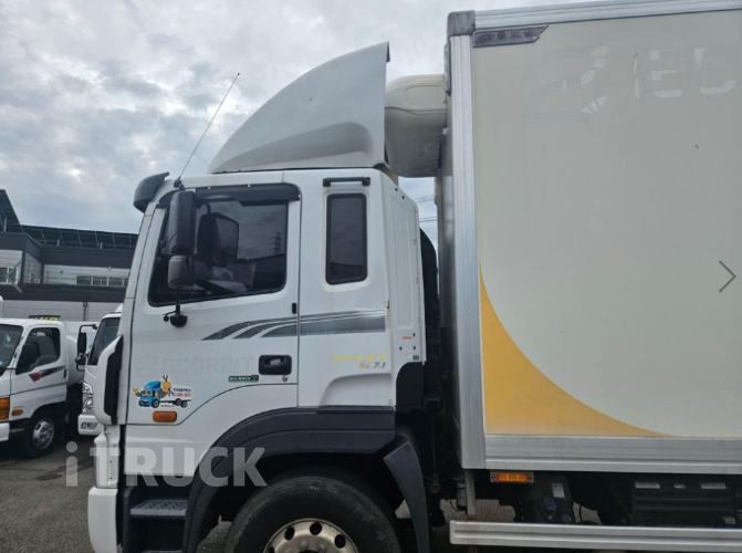 현대 메가트럭 와이드캡 300 후축 냉동탑 5톤 수동 3