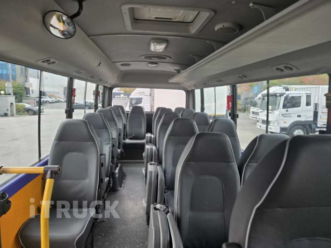 현대 버스 25인승 8