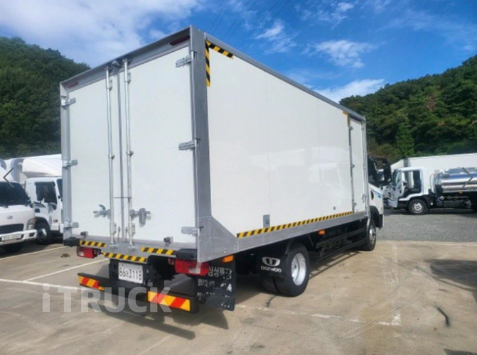 타타대우 더쎈 3.5톤 광폭 냉동탑 4