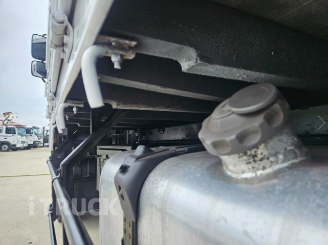 현대 메가트럭 270 후축 카고 5톤 수동 8