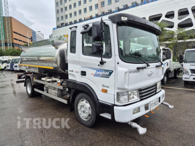 현대 살수차 메가트럭 스텐탱크 8,000L 수동 1