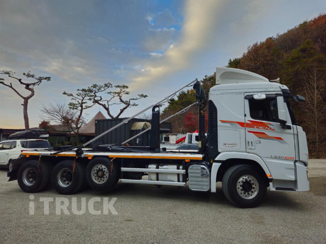 현대 트라고엑시언트 암롤 540 22톤 오토 앞축 1