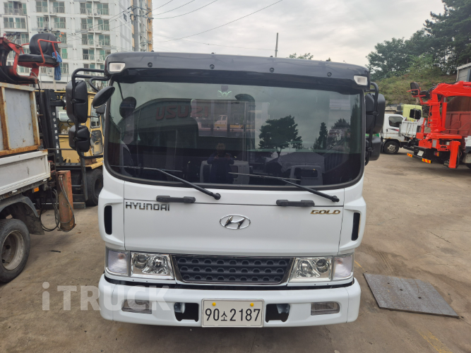 현대 메가트럭 280 앞축 카고 4.5톤 수동 1