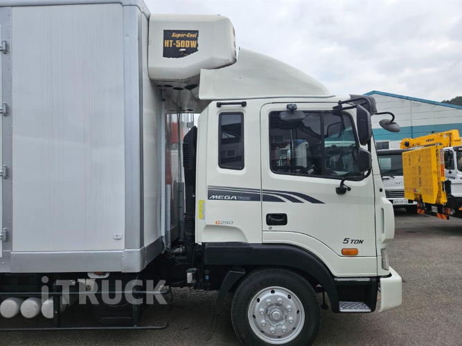 현대 메가트럭 250 단바리 냉동탑 4.5톤 수동 2
