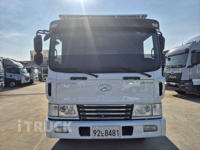 현대 메가트럭 280 앞축 카고 4.5톤 수동 1