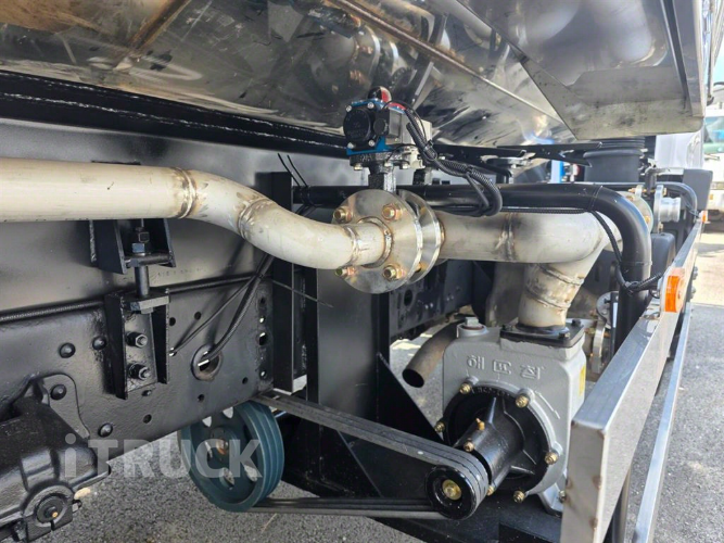 현대 살수차 메가트럭 스텐탱크 7,800L 수동 10