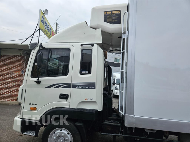 현대 메가트럭 250 단바리 냉동탑 4.5톤 수동 5