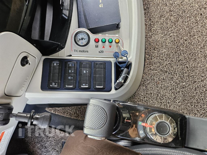 타타대우 맥쎈 320 후축 냉장윙 8.5톤 오토 10