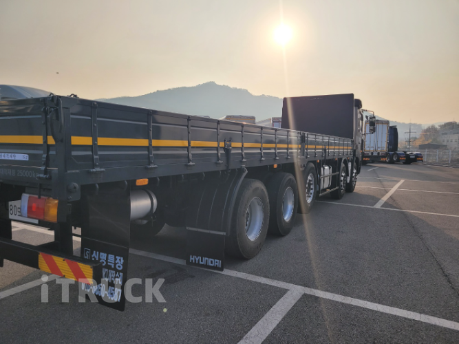 현대 트라고 520 앞축 카고 25톤 오토 4