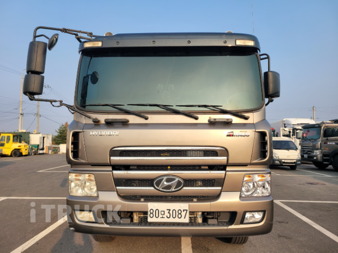 현대 트라고 520 앞축 카고 25톤 오토 2