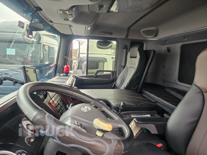 현대 메가트럭 와이드캡 300 후축 윙바디 5톤 수동 6