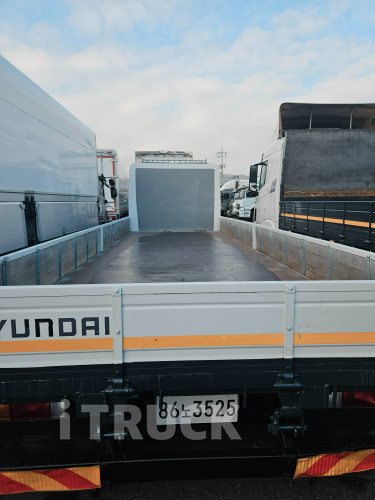 현대 메가트럭 260 앞축 카고 4.5톤 수동 3