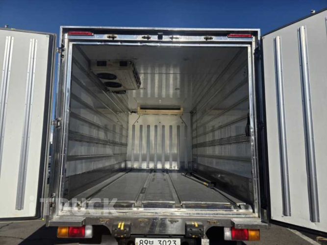 현대 올뉴마이티 3.5톤 광폭 냉동탑 7