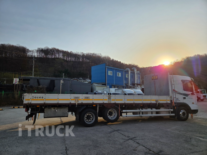 현대 메가트럭 300 앞축 카고 7.5톤 오토 3