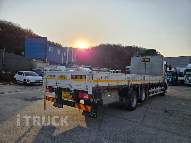 현대 메가트럭 300 앞축 카고 7.5톤 오토 4