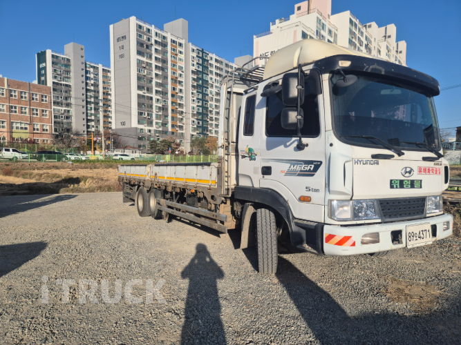 현대 메가트럭 280 앞축 카고 4.5톤 수동 1