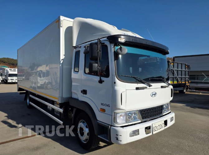 현대 메가트럭 단바리 냉동탑 5톤 수동 1