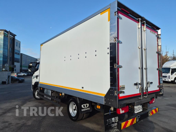 타타대우 더쎈 3.5톤 광폭 냉동탑 투냉 5